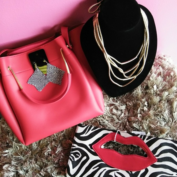 Purses in necklaces - Picture 1 of 1